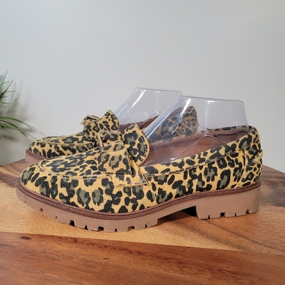 Lucky Brand Tamio Leopard Print Suede Flat Loafer in Inca Gold Size 7.5 - Picture 6 of 16
